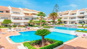 Wonderful 2 Bedroom Apartment Communal Heated Pool